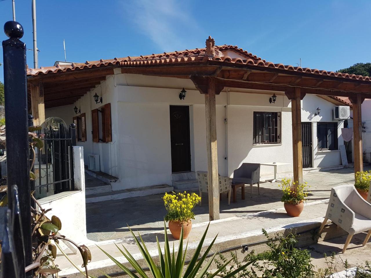 G-George Apartments By The Sea And Airport Liadha Exterior photo